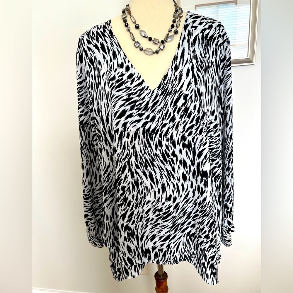 Karen Kane women plus size 2x V neck blouse